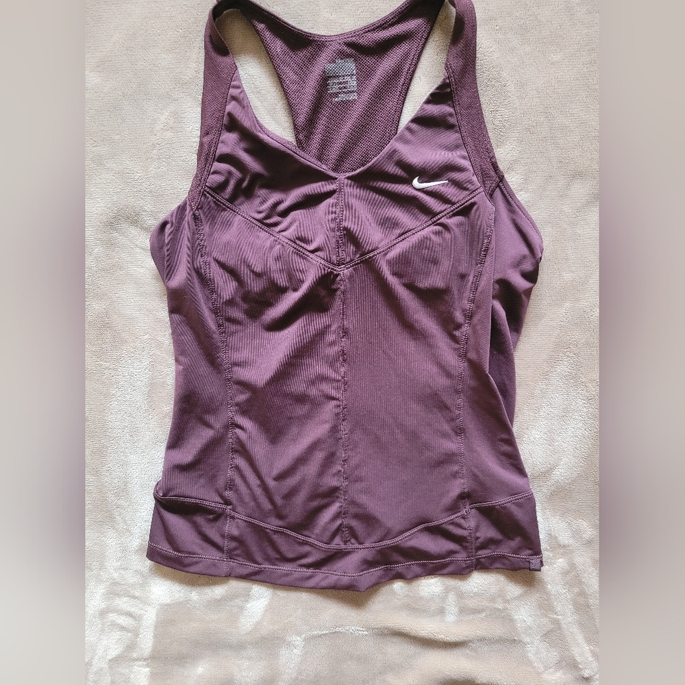Nike fit dry xs workout tank with built in bra